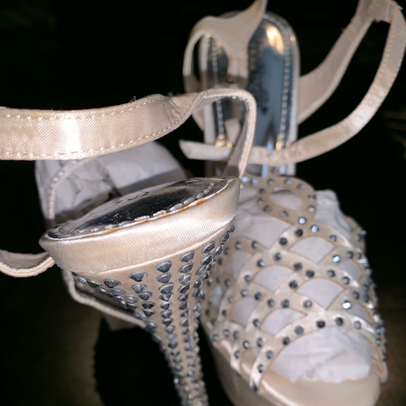 SHOEDAZZLE Triona champagne satin studded heels - Picture 4 of 8